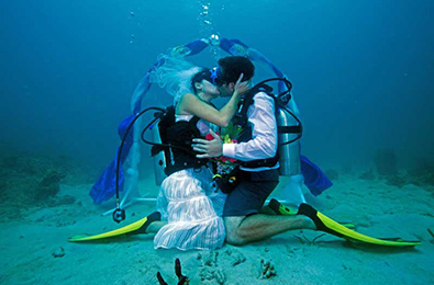 You can get married underwater